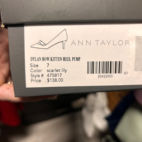 Ann Taylor Burgundy Suede Bow Kitten Heels – Size 7 - Picture 5 of 5